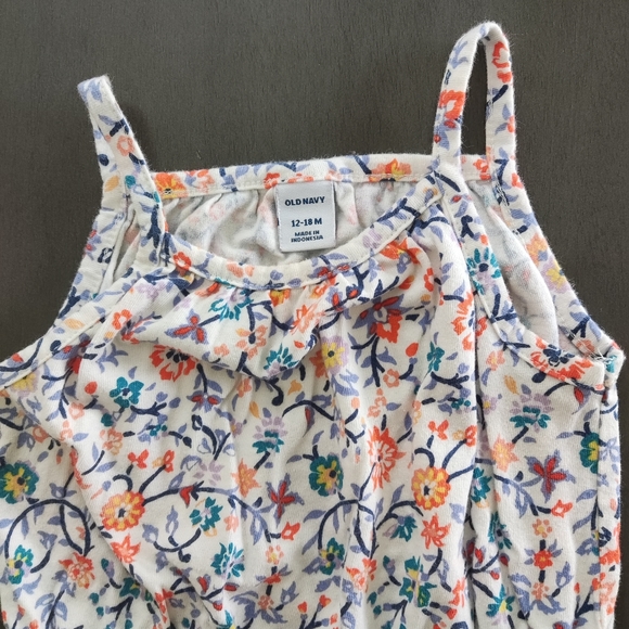 Bundle Old Navy Baby Girl 3 one piece and 2 shorts Size 12-18M - Picture 9 of 12